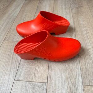 Calzuro Classic Clogs in Red - Size 9